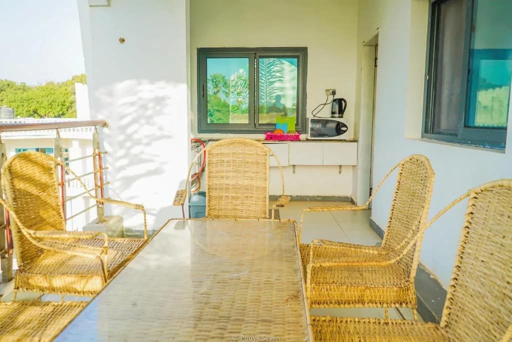 Relaxing Single-Bedroom by the Coast, image 2