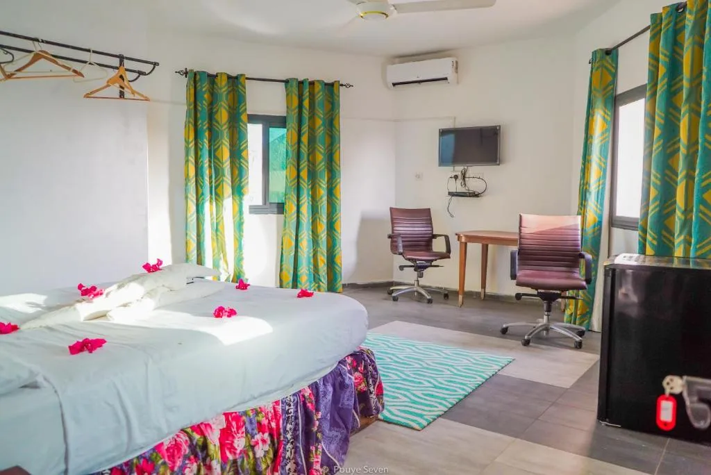 Cozy Getaway Near the Beach, image 2