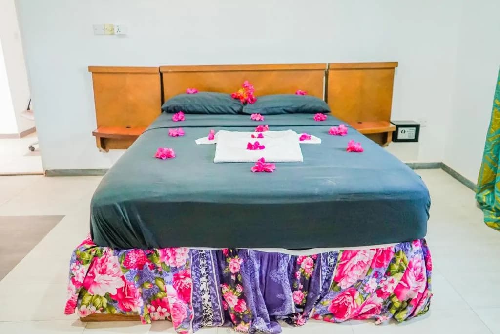 Single Bedroom Retreat in Senegambia, image 2