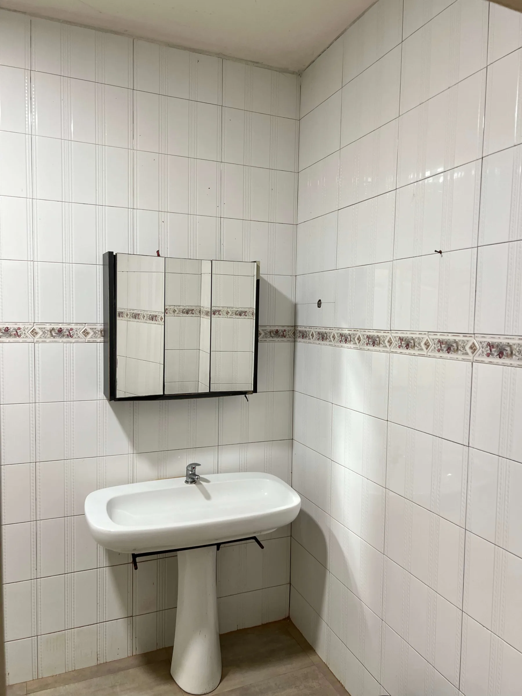 Single Bedroom Cozy Retreat Just Minutes from the Beach, image 2