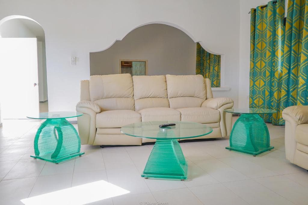 Spacious 3-Bedroom Retreat , image 2