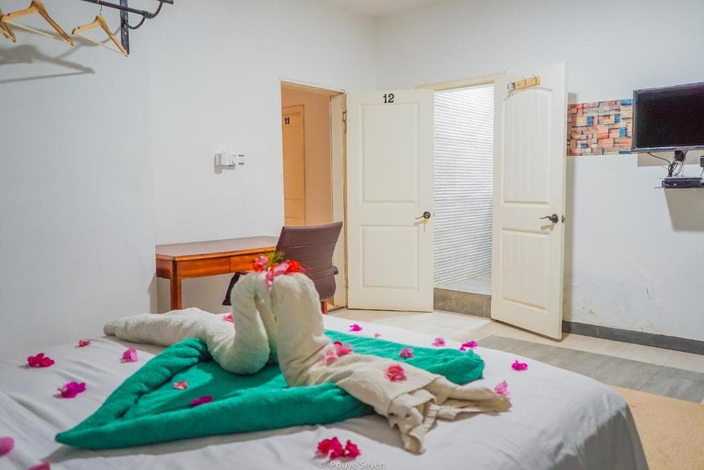 Spacious 3-Bedroom Retreat , image 3
